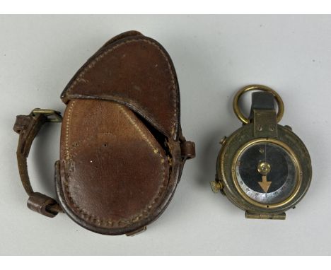 A WW1 1915 BRITISH ARMY OFFICER'S COMPASS, BY E.KOEHN, GENEVA, SWITZERLAND