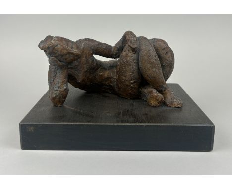 A PATINATED STONEWARE CERAMIC SCULPTURE OF A RECLINING LADYBronze 22cm x 12cmOn wooden base.