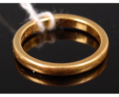 A 22ct gold wedding band 4.2g size K/L