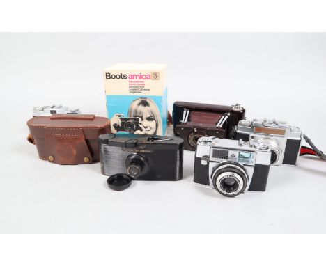 A Small Tray of Mid Century Cameras, comprising an Agfa Ambi Silette with Color-Solinar 50mm f/2.8 lens, an Agfa Silette Type
