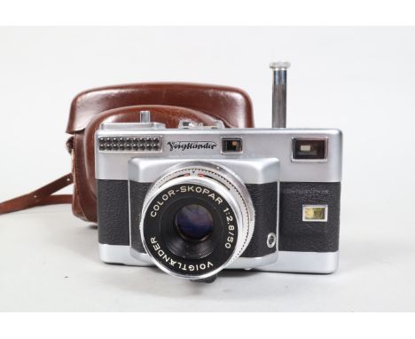 A Voigtländer Vitessa T 35mm Rangefinder Camera, body G, serial no 11 20108, shutter blades have oil and sticking, meter reac