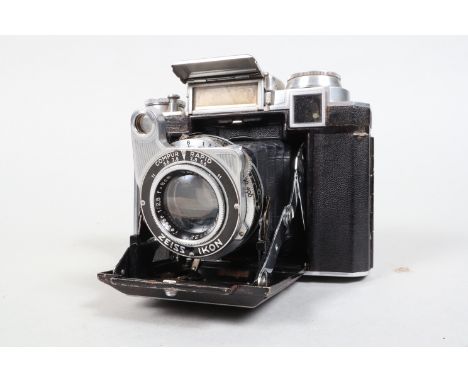 A Zeis Ikon Super Ikonta BX Camera, 533/16, 1937-52 version, no name number embosed to back, possable re-cover, shutter worki