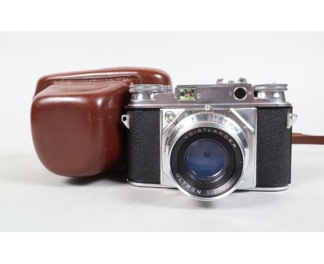 A Voitlander Prominent Rangefinder Camera, serial no B 66123, shutter workng, rangefinder clear, functions, body G-VG,  with 