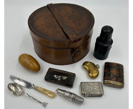 A miscellany to include : leather collar box, silver plated etui, ebony cased scent bottle, horn snuff box, vesta case, Treen