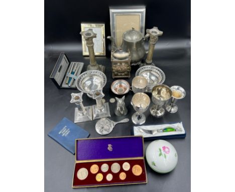 A miscellany to include Goldsmiths and silversmiths company Corinthian column candlesticks, beakers, bowls, fox head stirrup 