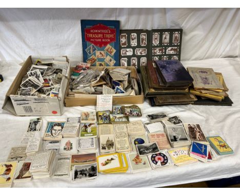A mixed assortment of cigarette cards to include John Player &amp; Sons, Wills, Ogden's Gallaher's, Ardath, Senior Service, M
