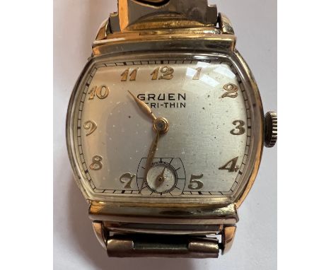 A pre 1940's manual Gruen Veri-thin wristwatch with subsidiary seconds dial. 15 jewel, patent no. C123669.Winds and goes. 