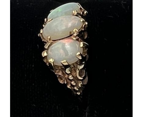 A nine carat gold ring set with three opals. Size J/K. Weight 3.7gm. 