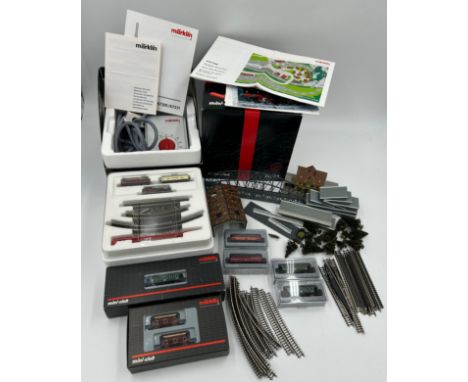 Marklin interest: A Marklin 81562 mini club z gauge starter Gift Set containing 2-6-0 DB black 74 Class Tank Loco No.74 701, 