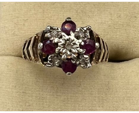 A 9 carat gold cluster ring set with pink and clear stones. Size K/L, weight 3.7gm. 