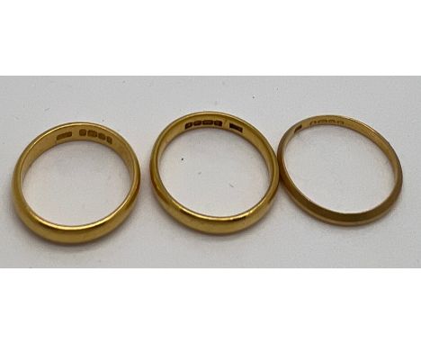 Three 22 carat gold wedding bands. Sizes M, M and K. Total weight 9.9gm. 