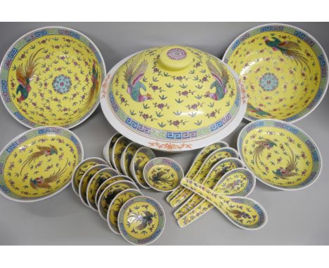 A Chinese Jingdezhen famille rose dinner set. Including tureen, bowls of various sizes, tea bowls and saucers.&nbsp;&nbsp;**P