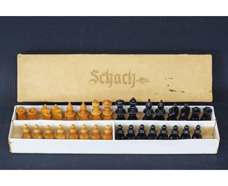 A German wood chess set with original box. [BK- PLAYING SET - Small well finished and varnished Staunton set, felted - from t