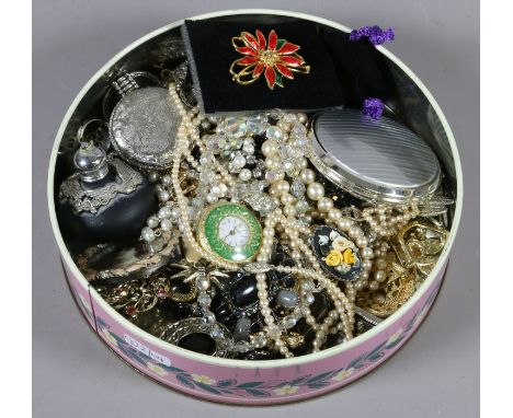 A tin of good quality costume jewellery including brooches, rings, simulated pearls and a Stratton powder compact etc.