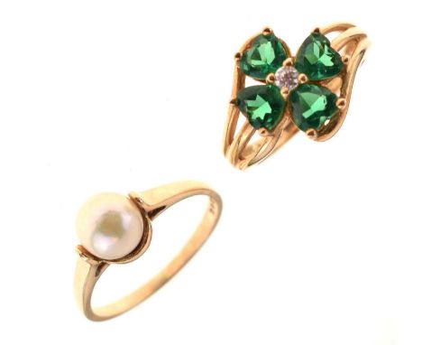 9ct gold cultured pearl dress ring, size P½ approx, and a 9ct gold dress ring in the form of a four leaf clover set four gree