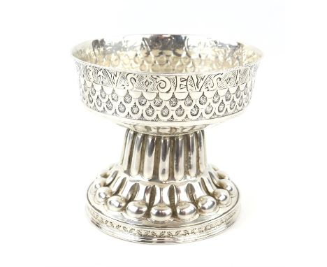 Silver replica of the Holms Cup by George Nathan & Ridley Hayes, Chester 1905, the circular bowl engraved BENEDICTUS DEUS IM 