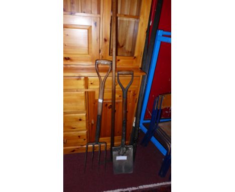 A small group of elm handled vintage gardening tools (3)
