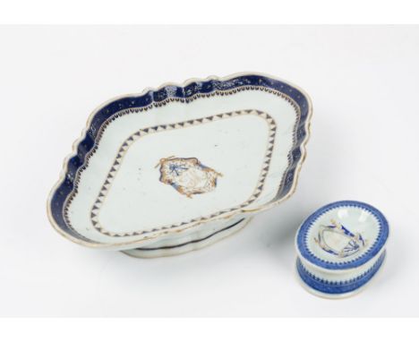 A Chinese export porcelain oval salt, circa 1790, painted with a crest beneath an underglaze-blue border, 9cm length; and an 