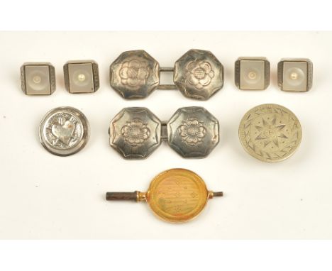 Four gold, mother-of-pearl and half pearl set dress buttons, detailed 18 CT 9 CT, gross weight 4 gms, (two half pearls lackin