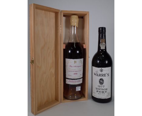 One bottle of 1977 Warre's vintage port and a bottle of Bas-armagnac 1970 (2). 