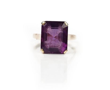 A gold ring, claw set with a cut cornered rectangular step cut amethyst, detailed indistinctly 14 K, ring size S and a half, 