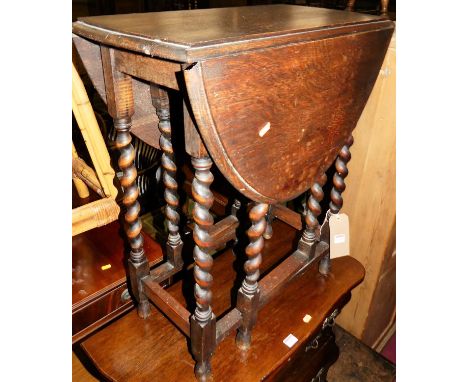 A small early 20th century barley twist oak drop flap gate leg occasional table