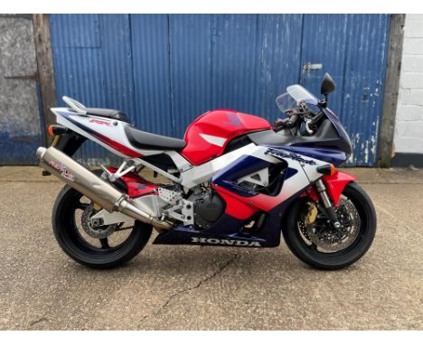 Nicely original Honda SC44 CB900RR Fireblade with just 12,000 recorded miles. Launched in 1992 and the first Honda model to c