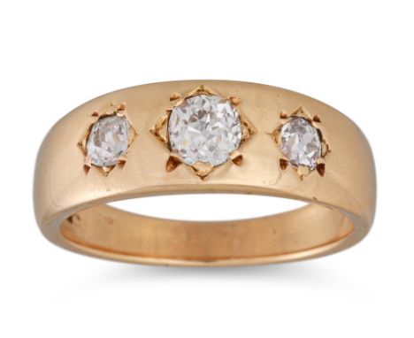 AN ANTIQUE VICTORIAN DIAMOND SET RING, the old cut diamonds inset in 18ct yellow gold, by Edmond Johnson, ca 1870