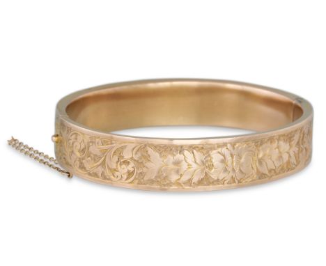 A VICTORIAN ENGRAVED BANGLE, c.1880, in case by T.H. Richardson, Wexford, ca 1880