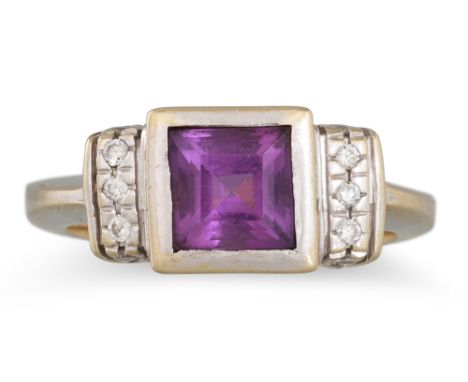 AN AMETHYST AND DIAMOND RING, in 18ct yellow gold. Size: M