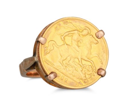 A GV HALF GOLD SOVEREIGN ENGLISH COIN RING, 1911 GF, 9.1 g. including ring