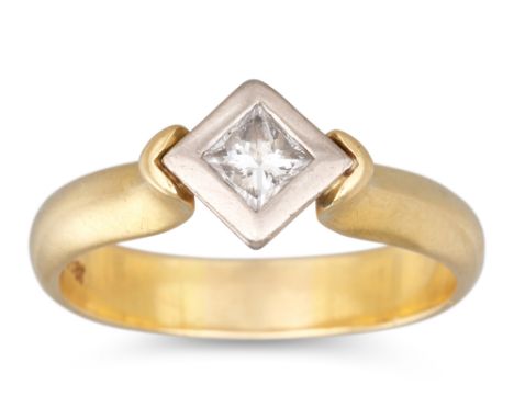 A PRINCESS CUT DIAMOND RING, mounted in 18ct gold. Size: Q