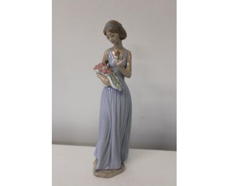 A Nao figurine Height 32cm 