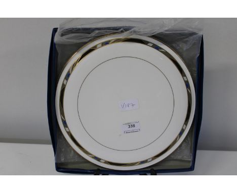 A boxed Royal Worcester cake plate "Raffles" 28.5 cm in dia 
