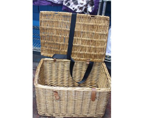 A vintage large wicker picnic basket 60cm x 33cm x 33cm 