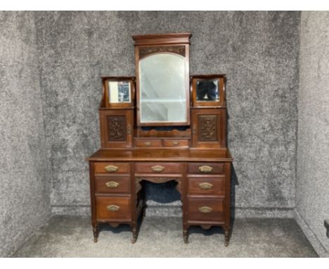 Victorian mahogany dressing table with 7 drawers and de attachable top with adjustable mirror and side mirrors.