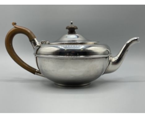 Sterling silver teapot with brown handle (15oz) (Not apart of the estate)