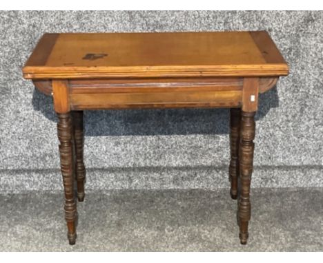 Victorian period turnover top mahogany card table (Basie missing)