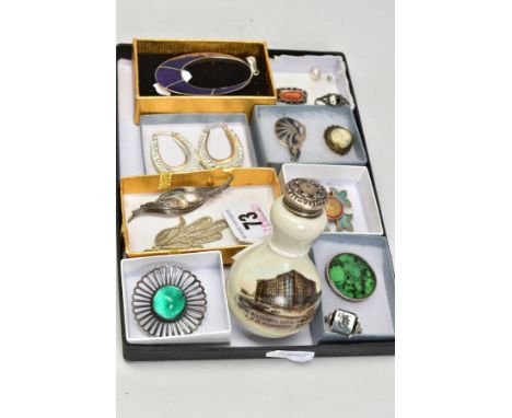 A SELECTION OF ITEMS, to include a gentlemen's white metal intaglio square panel, ring size R, a white metal openwork oval pe