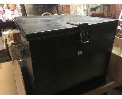 A BLACK PAINTED METAL INDUSTRIAL SQUARE TRUNK APPROX 60CM X 60CM X 50CM TALL