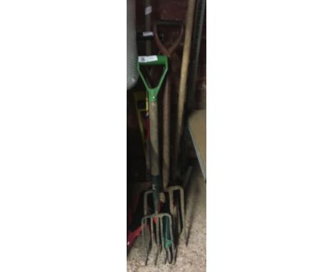 QTY OF HAND TOOLS, SPIRIT LEVEL &amp; JUMP START LEADS