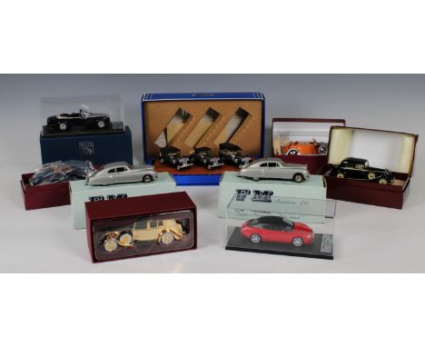 A group of collectable cars -  To include James Bond 007 -  A boxed Corgi CC06804 1937 Rolls Royce Sedance DeVille with 24ct 