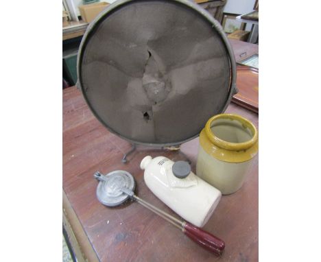 Vintage speaker (for display only) a toast 'e' toast rack and stonewares.