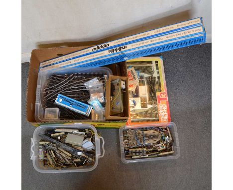 Marklin HO gauge model railway track and accessories, including 'SET - T3'; flexible straights, and othersQty: 1 box