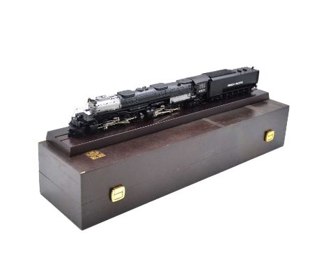 Trix HO gauge model railway steam locomotive and tender, UP 4-8-8-4 'Big Boy' no.4015, mounted on wooden base, in wooden prot