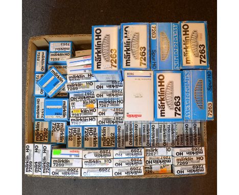 A box of Marklin HO gauge model railway ramp sections and pillars, including ref. 7263 arch bridge (x7), and others, boxedQty