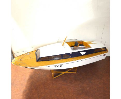 Remote control scale model of a Fairey Huntsman boat, 'Seaspray', length 116cm, beam 38cm, wooden construct, fitted with two 