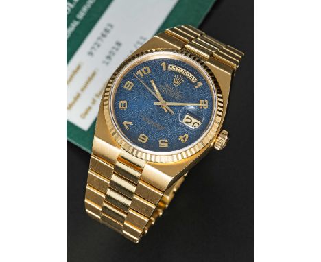 A GENTLEMAN'S 18K SOLID GOLD ROLEX OYSTERQUARTZ DAY DATE BRACELET WATCHCIRCA 1987, REF. 19018N WITH RARE BLUE JUBILEE DIAL, A