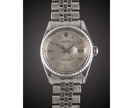 A GENTLEMAN'S STAINLESS STEEL ROLEX OYSTER PERPETUAL DATEJUST BRACELET WATCHCIRCA 1970, REF. 1603 WITH SILVER SUNBURST DIALMo