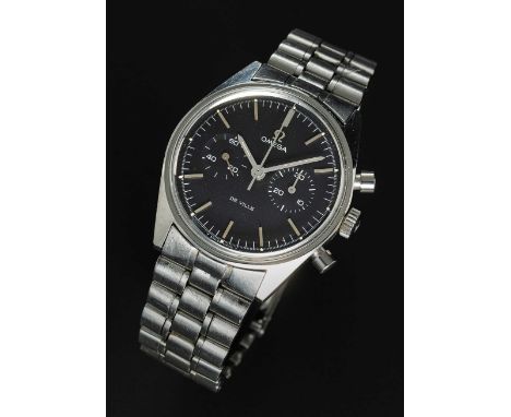 A GENTLEMAN'S STAINLESS STEEL OMEGA DE VILLE CHRONOGRAPH BRACELET WATCHCIRCA 1968, REF. 145.017 WITH MATT BLACK DIALMovement: